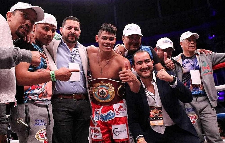 Navarrete KOs Horta to Retain Junior Featherweight World Title